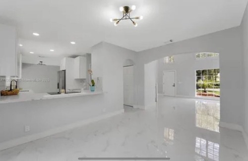 Coral Springs House | Enjoy this luxury 3bedroom 2 1/2 bathroom