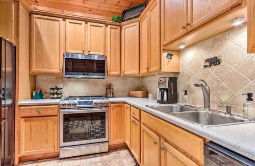 Mars Hill Cabin | Enjoy this sprawling property and its wide range of amenities. A wonderful home for large groups.