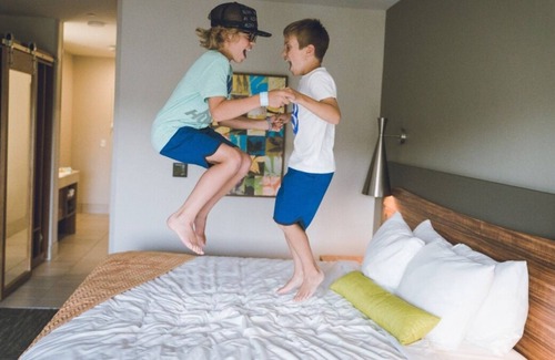 Circleville Resort | Enjoy Waterpark Activities, 4 Modern Units, Free Parking, Arcade