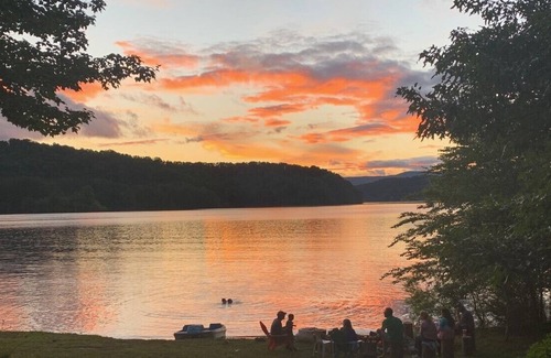 Hayesville Cabin | Enjoy your cabin on Lake Chatuge with your own boat dock and outdoor fire pit