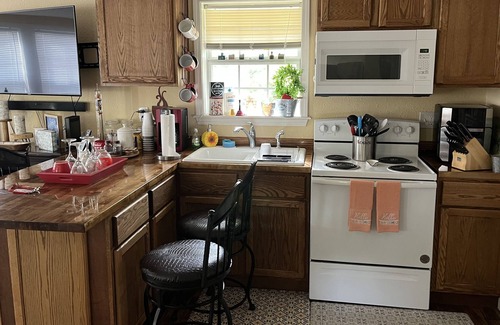 Doniphan Cabin | Enjoy your morning coffee overlooking the beautiful Current River. Non Smoking