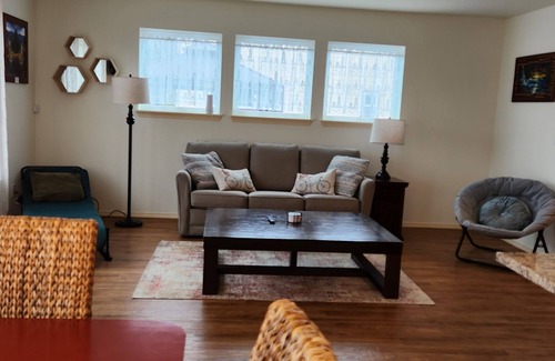 Moclips House | Enjoy your next vacation by the sea in this bright and inviting home.