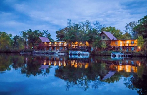Rice Lake Ski Chalet | Enjoy your own private deck with a lakeview in Room 20 - The Bay House - Curriers Lakeview Lodge