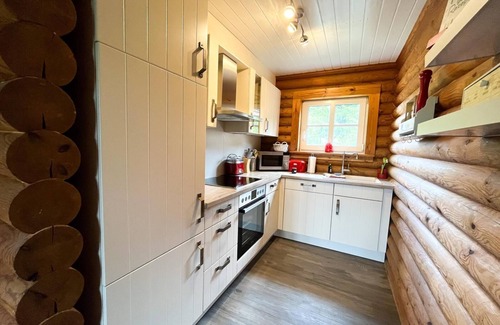 Grodersby House | Enjoy your relaxing vacation in our 5-star "villa kunterBUNT" in the tranquil village of Grödersby, only 350 m from the Schlei, in the middle of the idyllic hilly landscape of the Angeln region with the whole family and your loved ones.