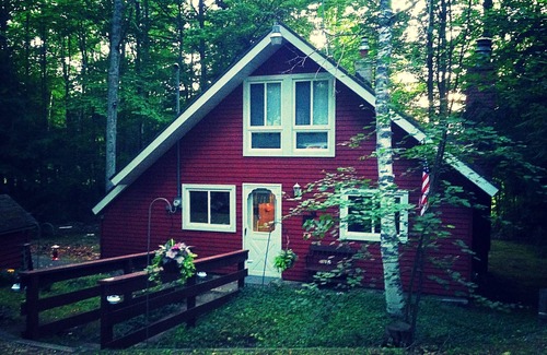 Johannesburg Ski Chalet | Enjoy your vacation at peaceful Lakefront Chalet!