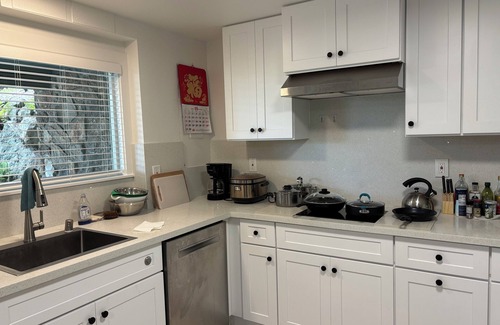 Clyde Hill House | Enjoyable 2-Bed/1-Bath unit with AC in Clyde Hill