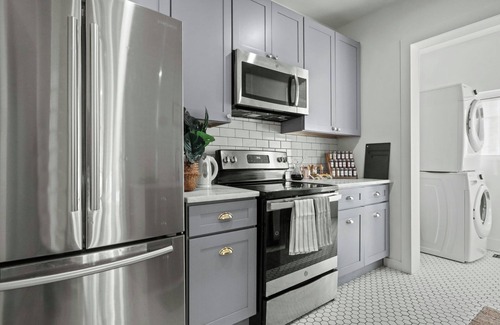 Kessler House | Enjoyable 3-bedroom house with AC in vibrant Dallas