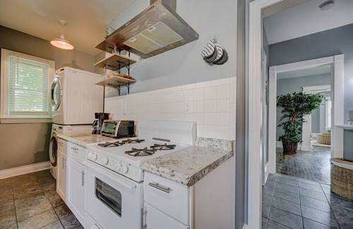 Riverwest House | Enjoyable Bohemian Home Near Downtown by Lake Michigan