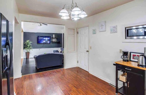 Rochester House | Enjoyable Home by Airport & Dwtn
