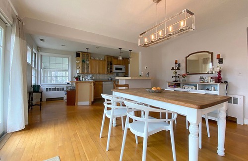 Norfolk House | Enjoys Sunsets on the Creek from our Vintage Cottage tucked away near BAY & Base