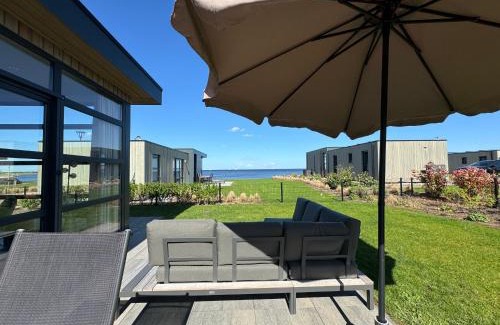 Enkhuizen House | Enkhuizer Strand Chalet IJsselmeerblick Zweite Reihe mit Zaun Haus Nr 221