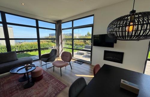 Enkhuizen House | Enkhuizer Strand Chalet IJsselmeerblick Zweite Reihe mit Zaun Haus Nr 221