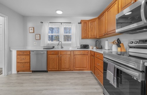 Hampton House | Enormous 6 BR Family Style Home By Waterside