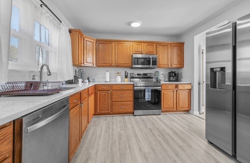 Hampton House | Enormous 6 BR Family Style Home By Waterside
