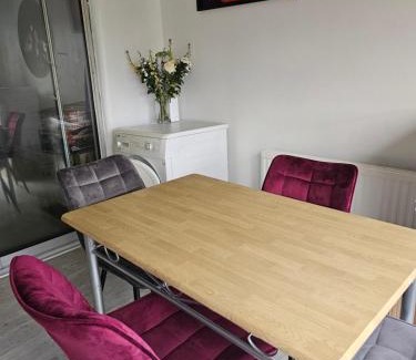 Barkingside House | Ensuite room Family Home