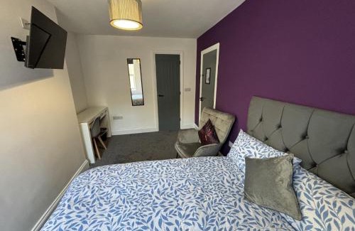Barrow-in-Furness House | Ensuite Rooms Serviced Accommodation close to BAE