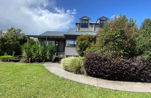 Dinsdale Apartment | Ensuite Studio with Spa Pool