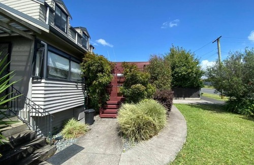 Dinsdale Apartment | Ensuite Studio with Spa Pool