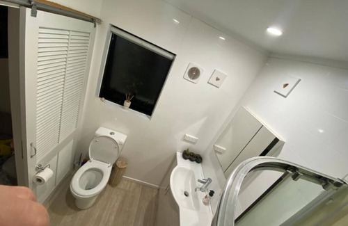 Dinsdale Apartment | Ensuite Studio with Spa Pool