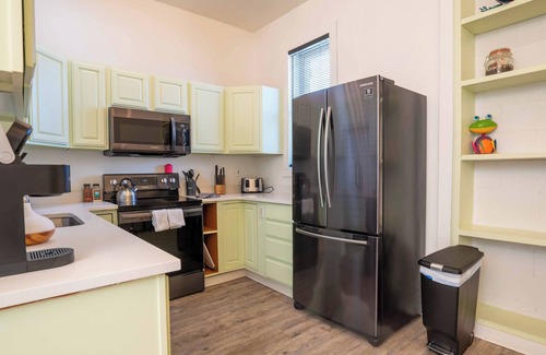 Enterprise Apartment | Enterprise 2 BD - Cozy in Central Enterprise