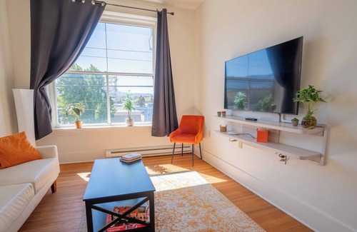 Enterprise Apartment | Enterprise 2 BD - Cozy in Central Enterprise