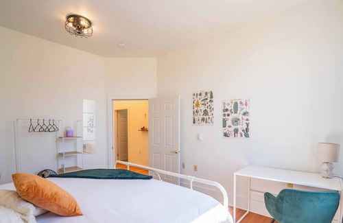 Enterprise Apartment | Enterprise 2 BD - Cozy in Central Enterprise