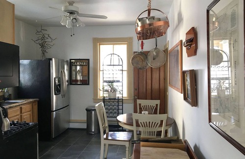 Fifth Ward House | Entertain at your private bar in Newport!