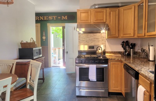 Fifth Ward House | Entertain at your private bar in Newport!