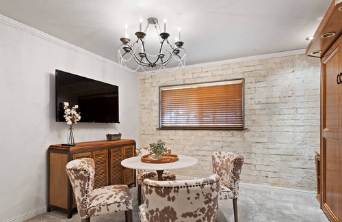 Southwest Village House | *Entertainers Backyard!* Rustic Ranch - Close to old town!
