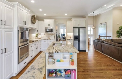 Lebanon House | Entertainers Paradise - Great for Families