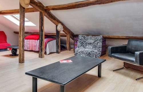 Le Mesnil House | Enticing Holiday Home in Viroinval near Forest