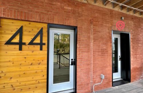 Mount Hope Huron Park House | ENTIRE 1 BEDROOM APARTMENT ACROSS FROM GOOGLE - br5