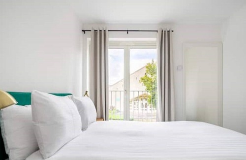Muirhouse Apartment | Entire 1 King bed flat + Sofa Bed & Free Parking