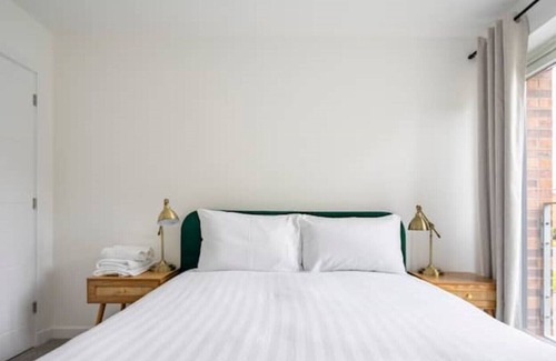 Muirhouse Apartment | Entire 1 King bed flat + Sofa Bed & Free Parking