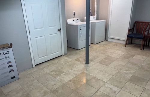 Hilliard House | Entire 1BR House w/spacious driveway