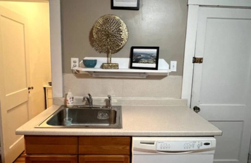 Quincy Apartment | Entire 2 bedroom apartment w/ free parking spot