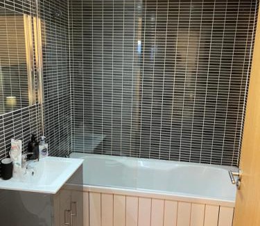 Pollokshields Apartment | Entire 2 bedroom Beautiful newly furnished flat