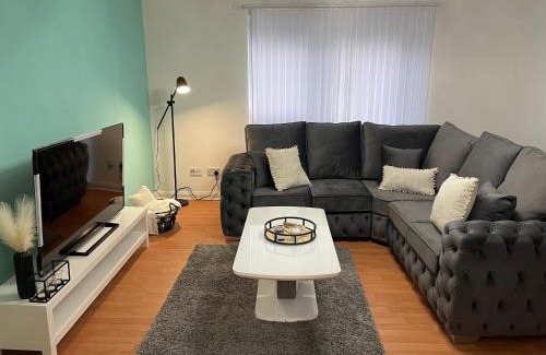 Pollokshields Apartment | Entire 2 bedroom Beautiful newly furnished flat