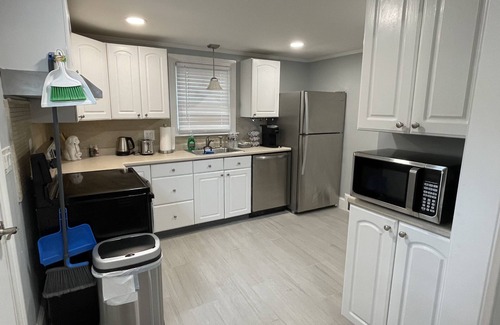 Hyannis House | Entire 2 bedroom cozy house in middle of Hyannis