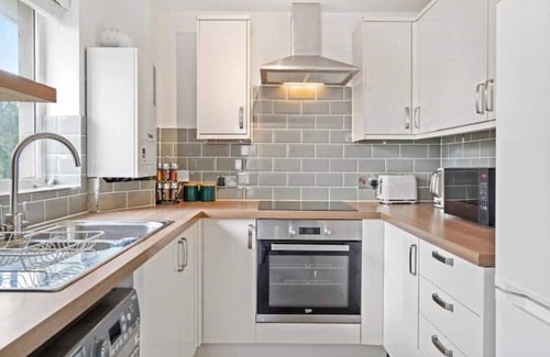 Milton Keynes Apartment | Entire 2 Bedroom Luxury Apartment with Free Parking