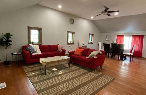 Waterloo Apartment | ENTIRE 2-BEDROOM TOWNHOUSE ON a RUSTIC FARM - C