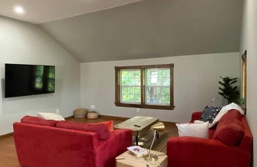 Waterloo Apartment | ENTIRE 2-BEDROOM TOWNHOUSE ON a RUSTIC FARM - C