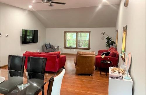 Waterloo Apartment | ENTIRE 2-BEDROOM TOWNHOUSE ON a RUSTIC FARM - C
