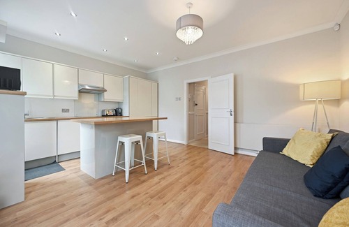 Ealing Apartment | Entire 2Bed-Quiet location & close proximity to Elizabeth line to Central London