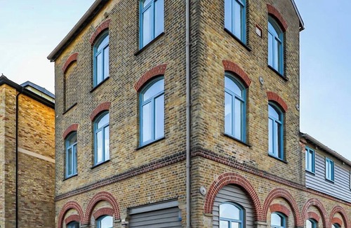 Ware House | Entire 3 Bed House - Contractors, Families & More
