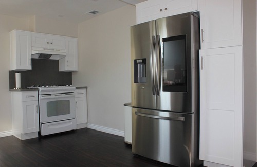 Pacoima House | Entire 3 Bedroom Home with Golf Putting & hot spa