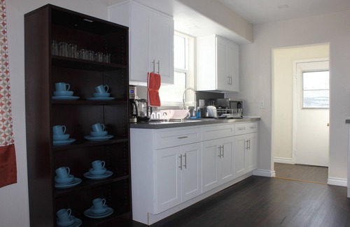Pacoima House | Entire 3 Bedroom Home with Golf Putting & hot spa