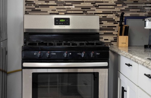 Romulus House | Entire 3 Bedroom Home. Newly renovated & Furnished