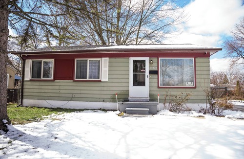 Romulus House | Entire 3 Bedroom Home. Newly renovated & Furnished