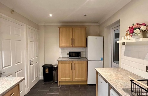Thames House | Entire 3 bedroom house with game room!
